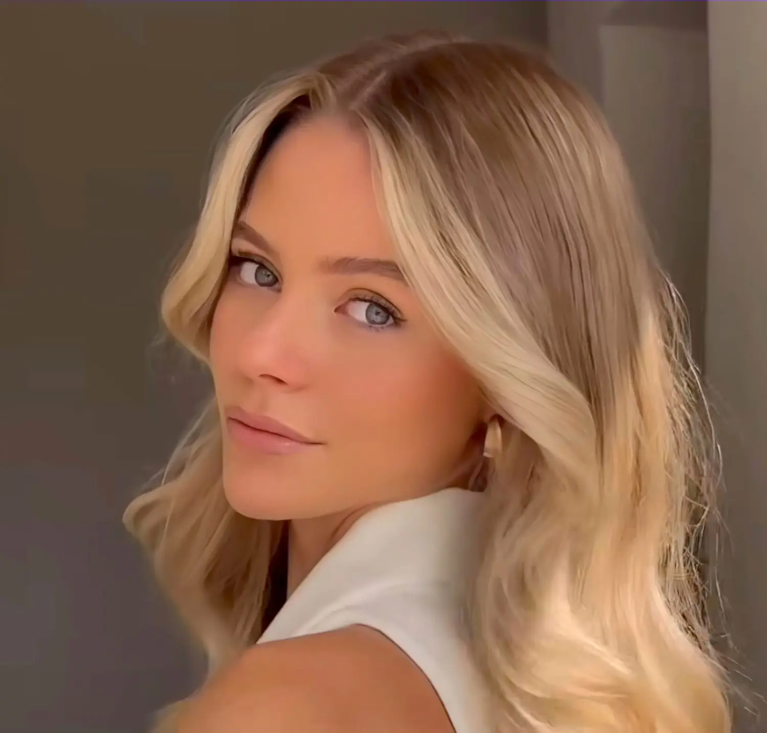 Milos Beauty Oasis - Ilusad teismelised naised