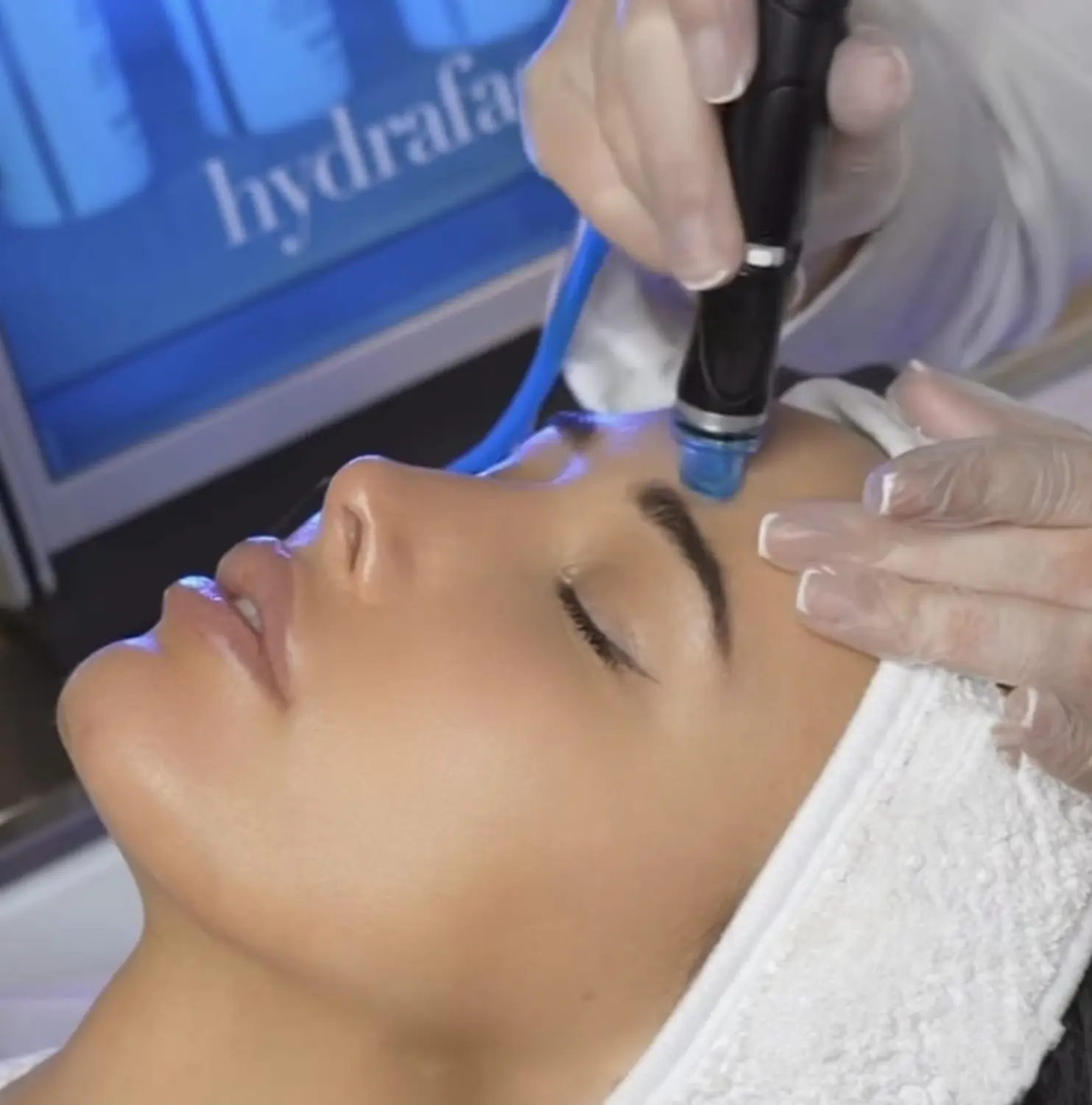 Milo's beauty oasis - Aqua Facial Behandlung